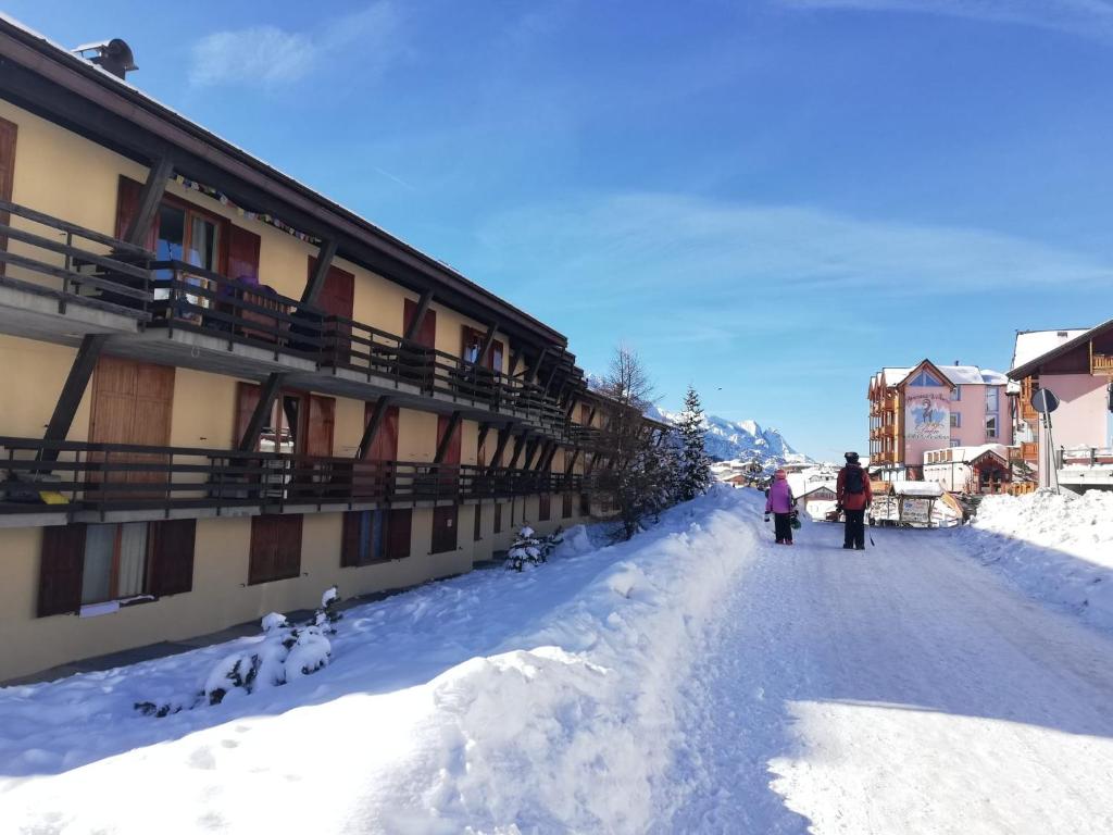 Obiekt DONCIO`S Ski Hike & Bike Apartment zimą