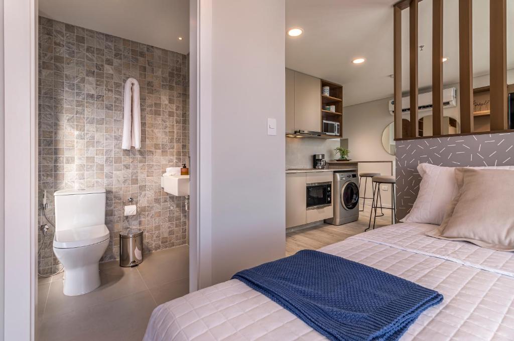 A kitchen or kitchenette at ÚNICO - Stay & Residences by AVA
