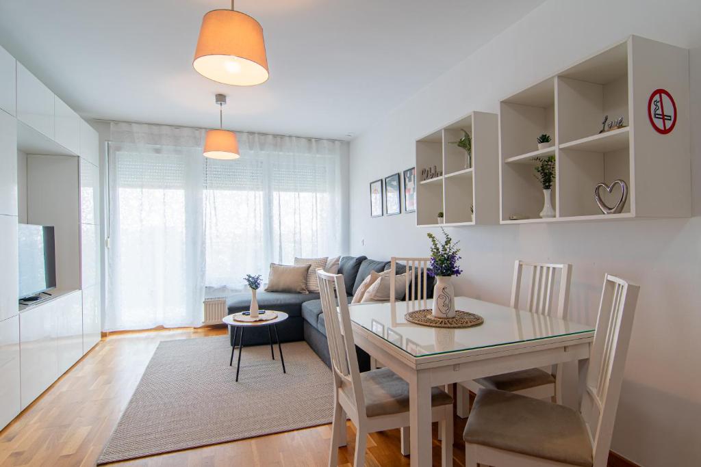 Gambar di galeri bagi Flexible SelfCheckIns 68 - Zagreb - Garage - Loggia - New di Zagreb