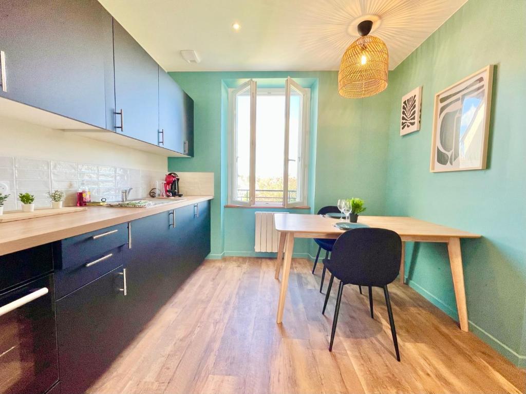 Kuchyň nebo kuchyňský kout v ubytování Appartements à Lorient - Tout confort - Internet Fibre - NOUVEAU
