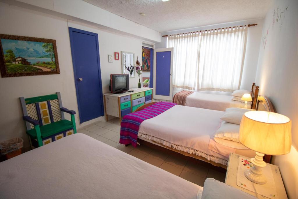 Postel nebo postele na pokoji v ubytování Sakti Hostal B&B