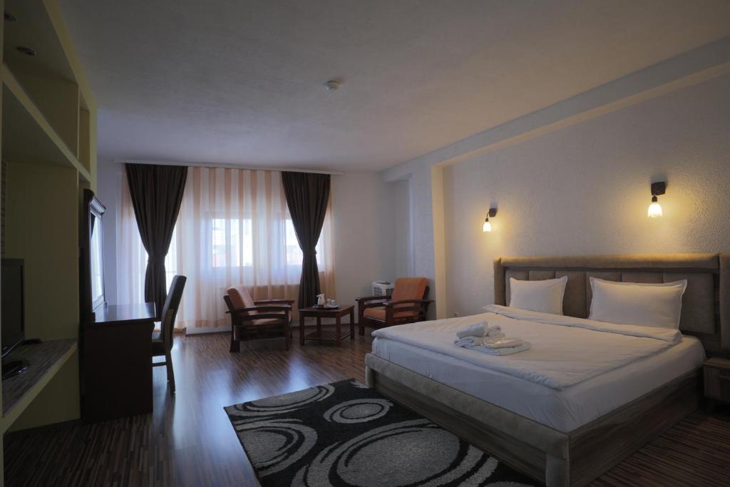 Postel nebo postele na pokoji v ubytování Hotel Denis