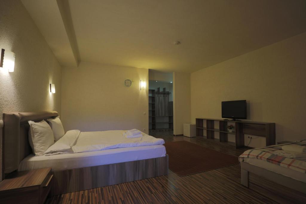 Postel nebo postele na pokoji v ubytování Hotel Denis
