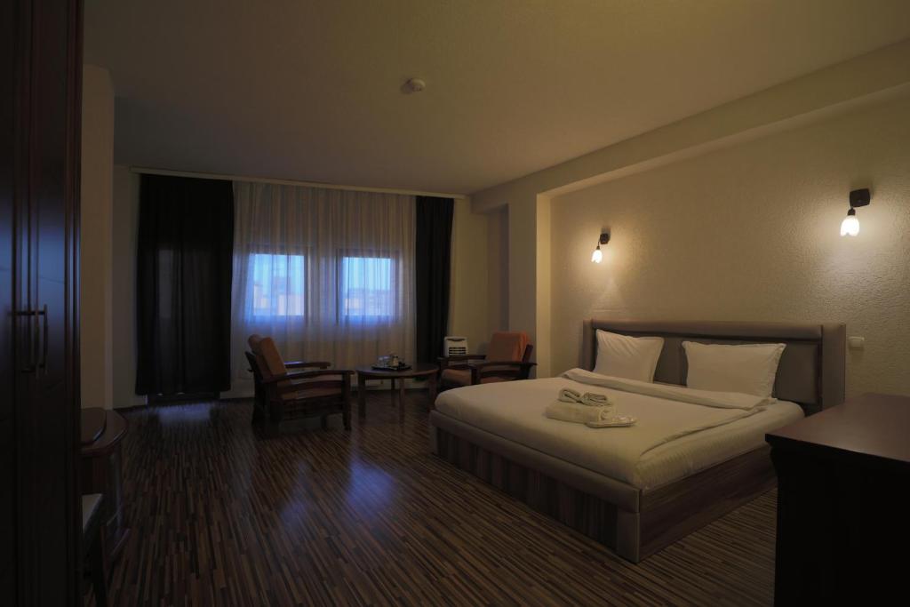 Postel nebo postele na pokoji v ubytování Hotel Denis