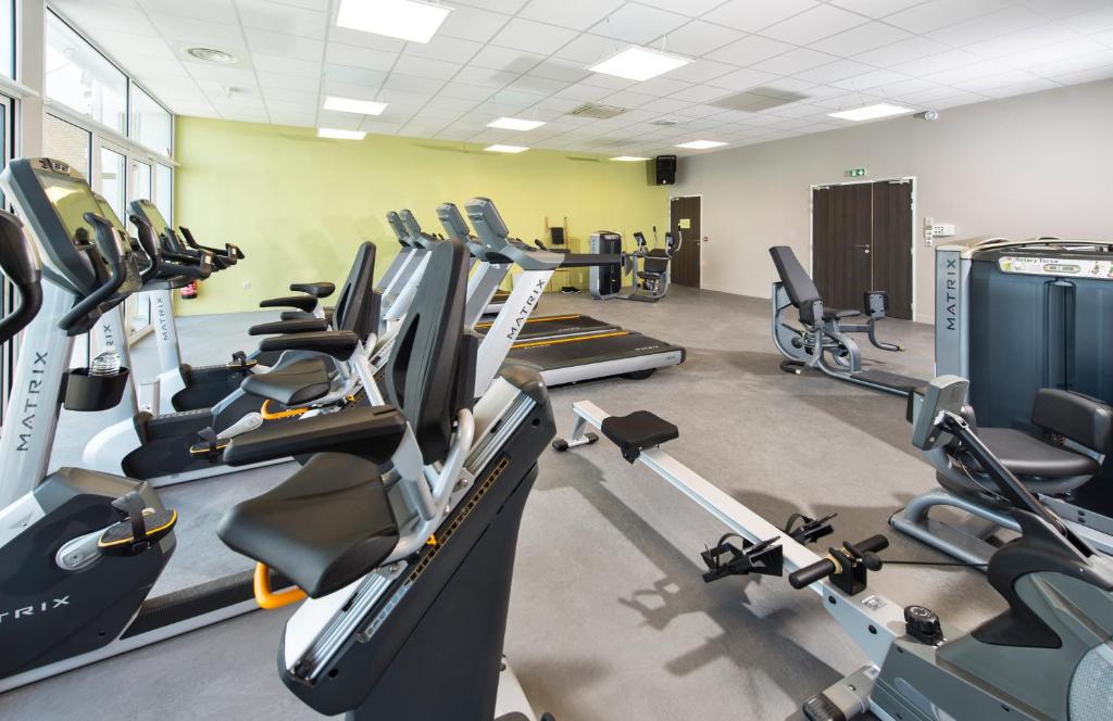 Fitness centrum a/nebo fitness zařízení v ubytování Hôtel Valdys Thalasso & Spa - la Baie