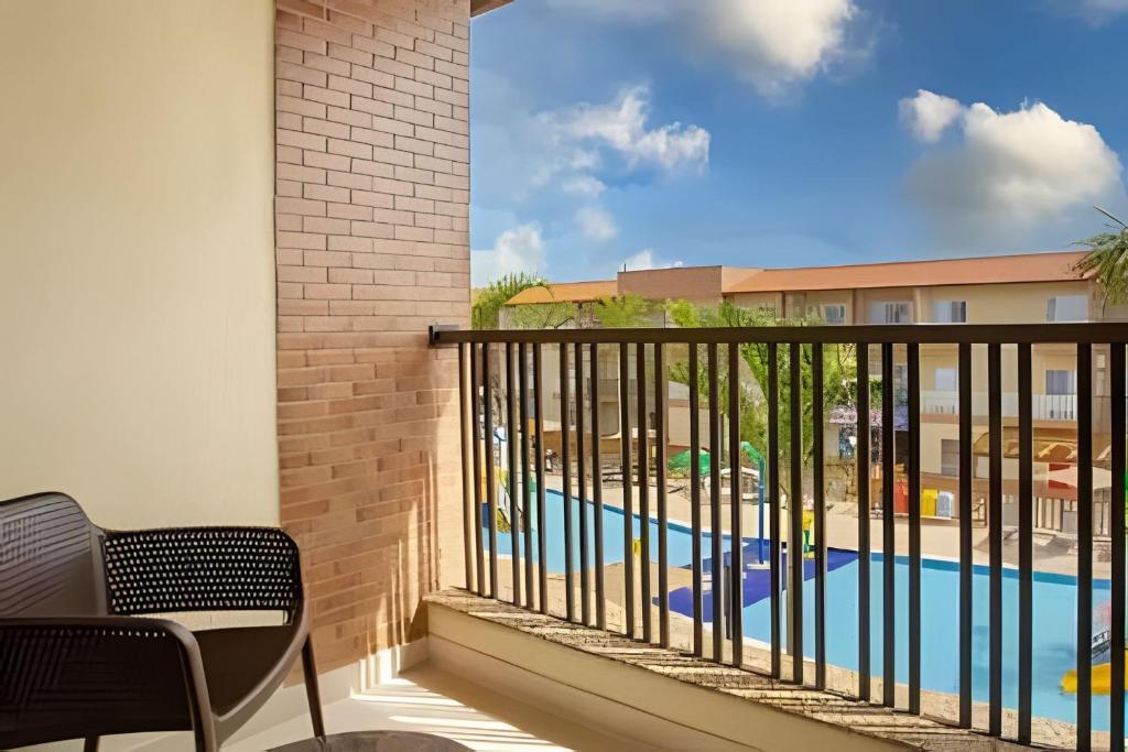 Bazén v ubytování Ondas Praia Resort em Porto Seguro nebo v jeho okolí