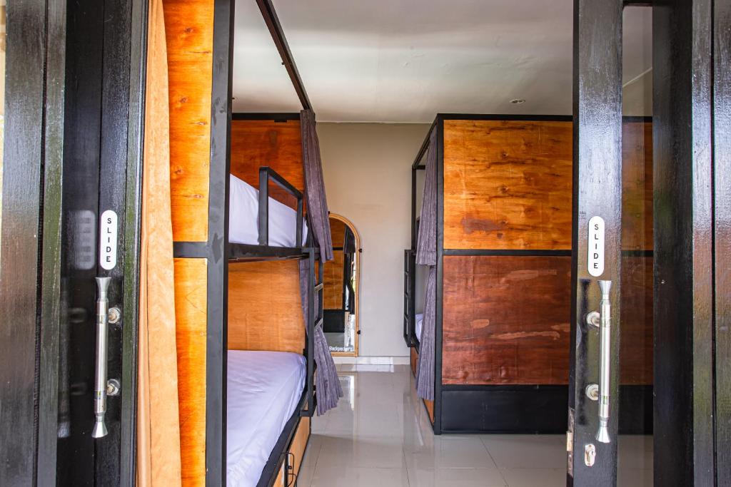 Postel nebo postele na pokoji v ubytování What The Duck Backpackers