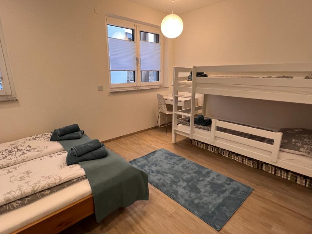Postel nebo postele na pokoji v ubytování Ferienwohnung mit Seeblick - Ossiacher See Gerlitzen