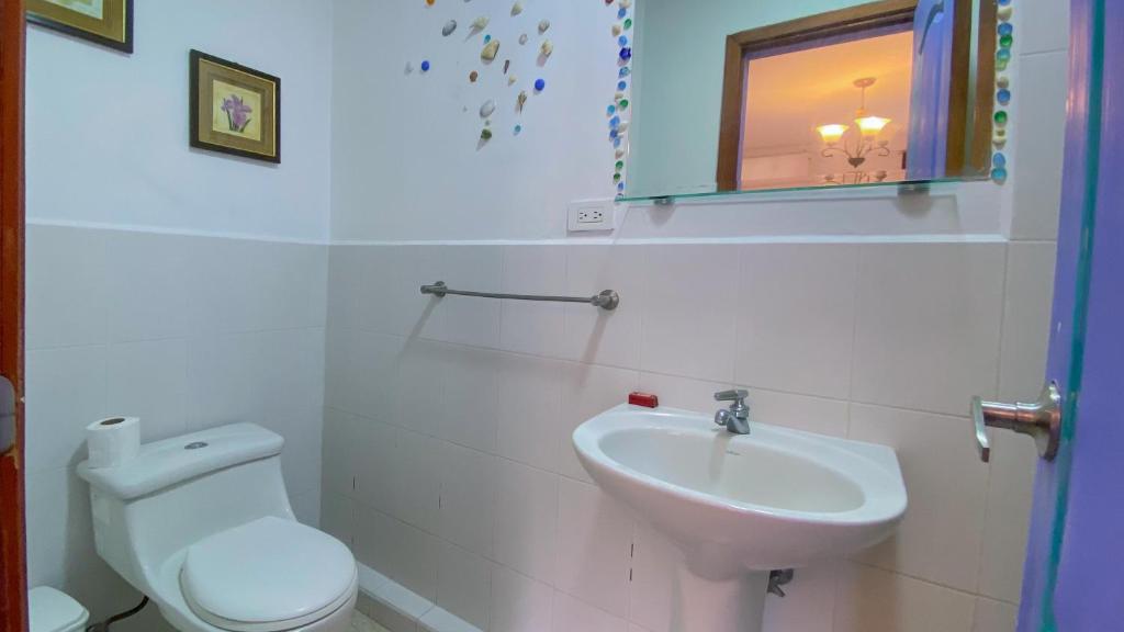 Koupelna v ubytování Sakti Hostal B&B