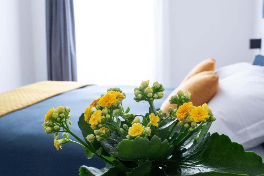 Postel nebo postele na pokoji v ubytování Napoli Oltre Rooms