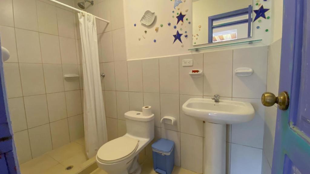 Koupelna v ubytování Sakti Hostal B&B