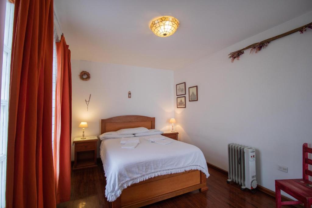 Postel nebo postele na pokoji v ubytování Sakti Hostal B&B
