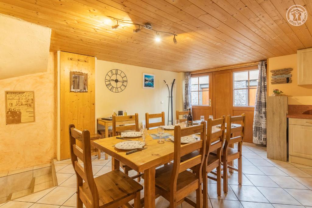 a dining room with a wooden table and chairs at Gîte Le Tsozal in Aussois