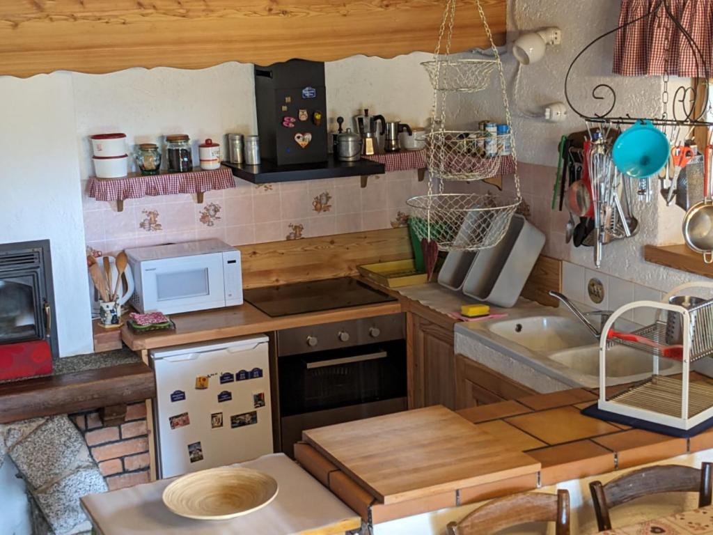 Kuchyňa alebo kuchynka v ubytovaní Baita Nido tra i Monti