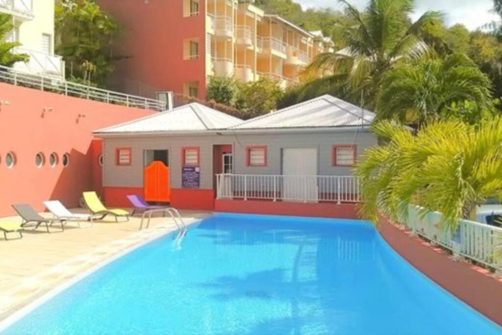 Piscine de l'établissement Studio vue mer - Tartane ou située à proximité
