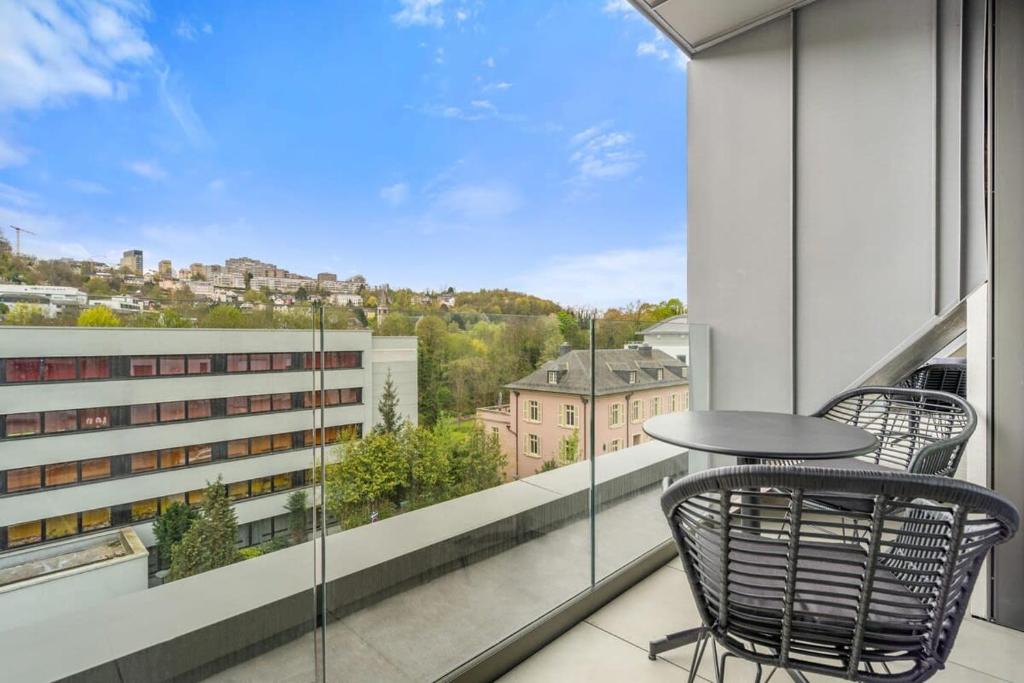 Luxury 2BR, Free Parking, Balcony - Resim 16