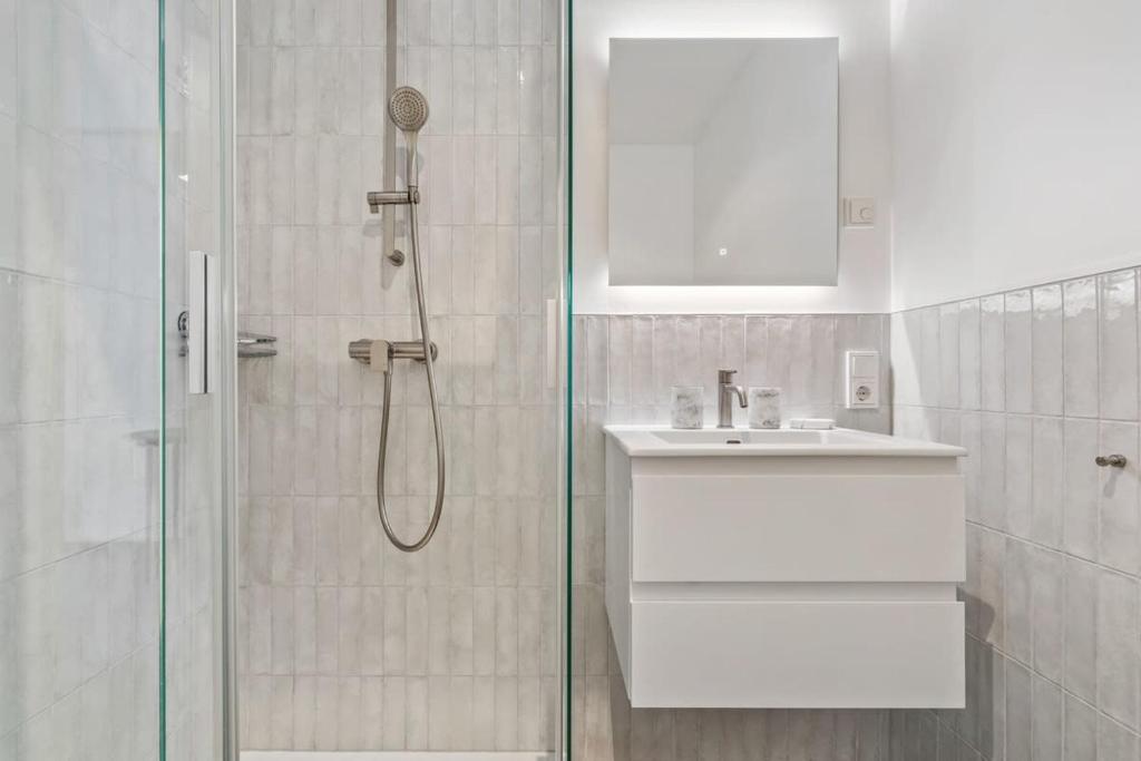 Luxury 2BR, Free Parking, Balcony - Resim 30