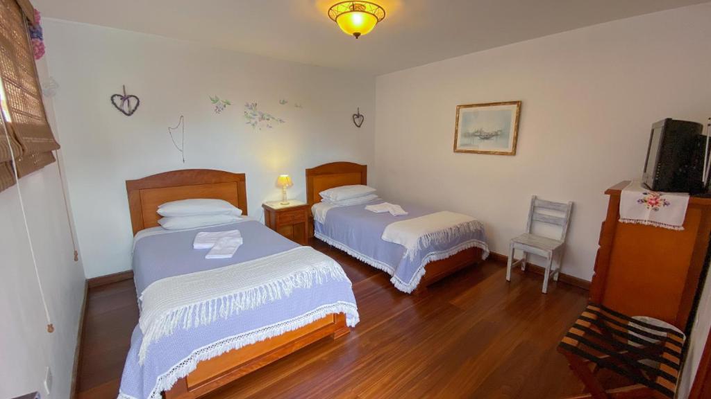 Postel nebo postele na pokoji v ubytování Sakti Hostal B&B