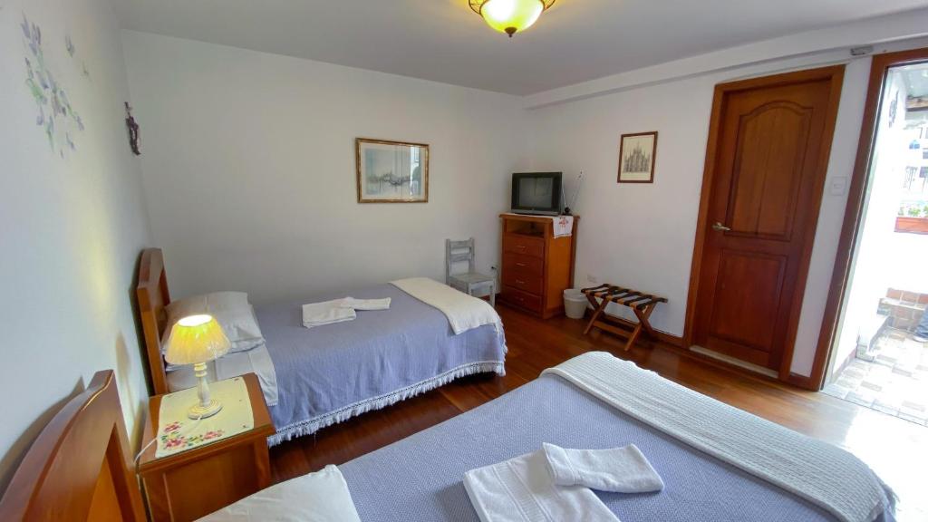Postel nebo postele na pokoji v ubytování Sakti Hostal B&B