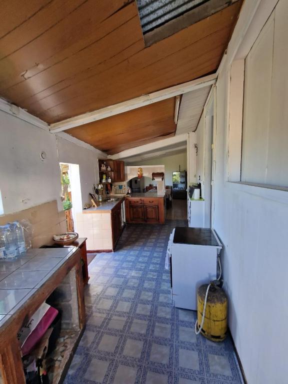 Kuchyň nebo kuchyňský kout v ubytování Grande Maison atypique proche du Maïdo