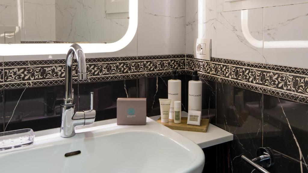 Santa Chiara Boutique Hotel - Resim 10