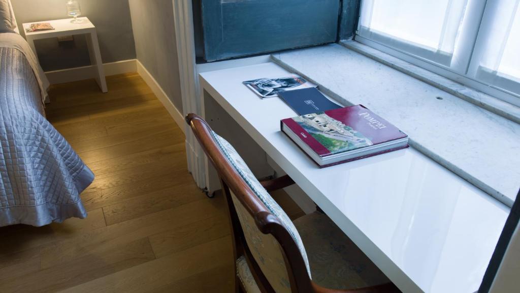 Santa Chiara Boutique Hotel - Resim 19