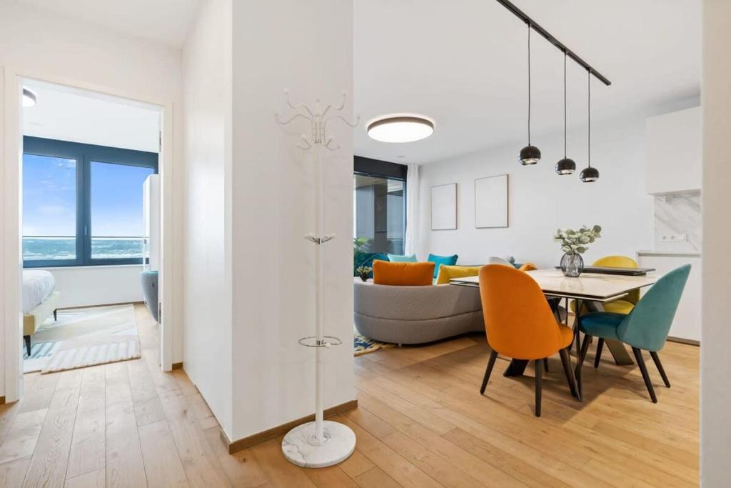 Posezení v ubytování Stylish and Luxurious Apt with Pool & Gym
