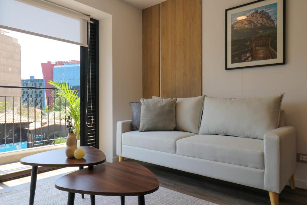 a living room with a couch and a table at Amazing 1BR with modern balcony in San Isidro in Lima