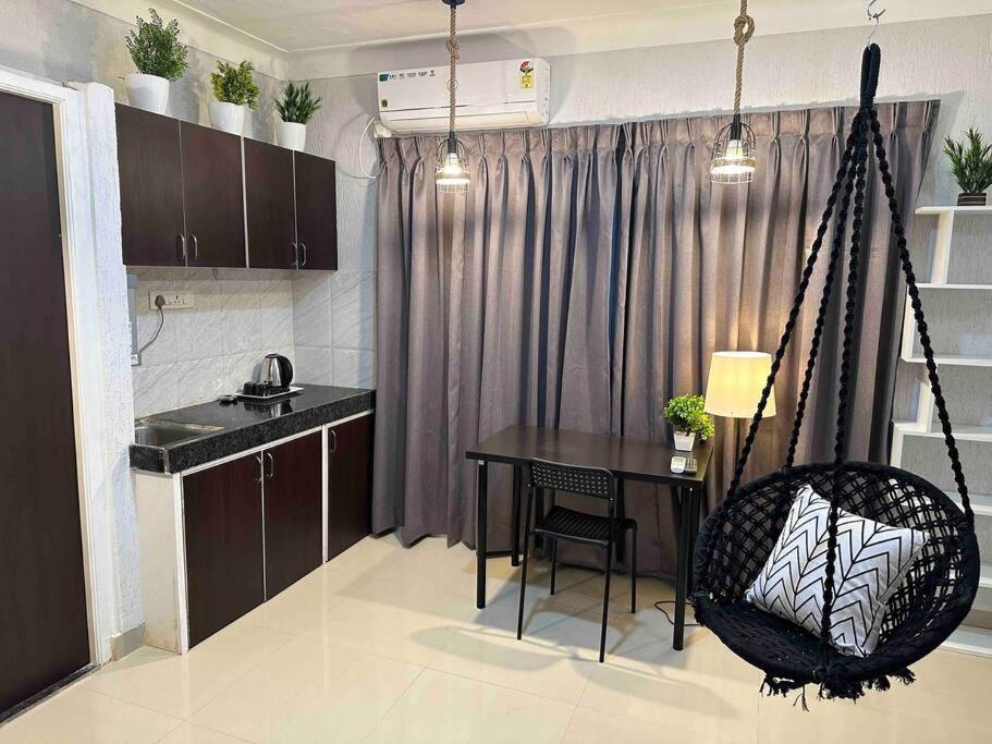 Gallery image of The Swing: Private Studio Room in Koregaon Park in Pune