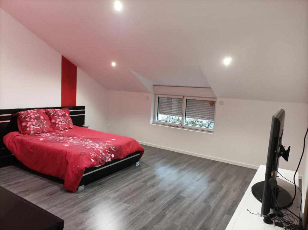 Posteľ alebo postele v izbe v ubytovaní Loft atypique et chaleureux