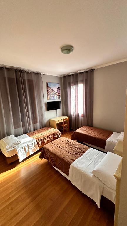 Postel nebo postele na pokoji v ubytování Nuova Locanda Belvedere
