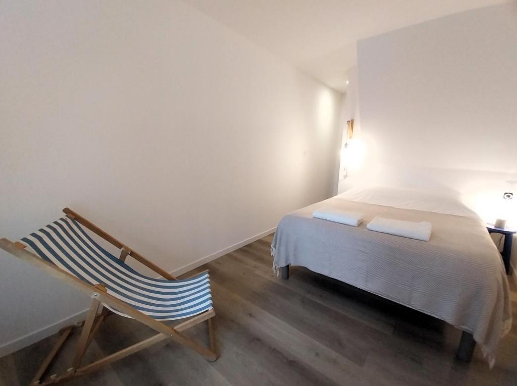 Ein Bett oder Betten in einem Zimmer der Unterkunft G&icirc;te-appartement RDC La Ville au Monnier
