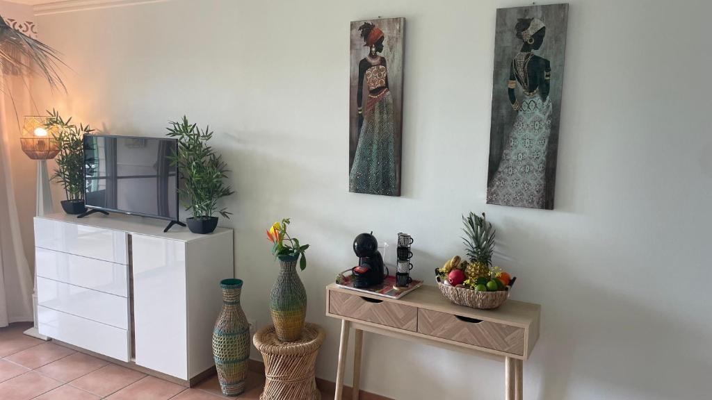 Cucina o angolo cottura di Couleur Caraïbes-TI EVASION appartement dans un hôtel 3 étoiles vue mer