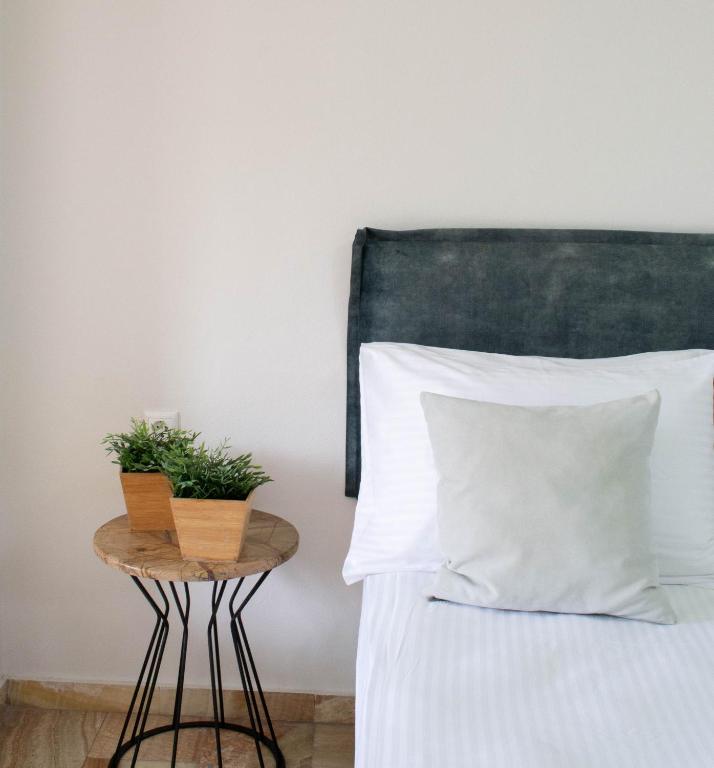 Oniropetra Luxury Suites - Junior Suite Met Uitzicht Op Het Zwembad