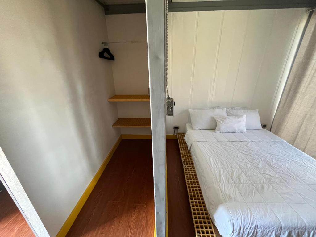 Postel nebo postele na pokoji v ubytování Pupa House - Capsule Hotel - Adults Only