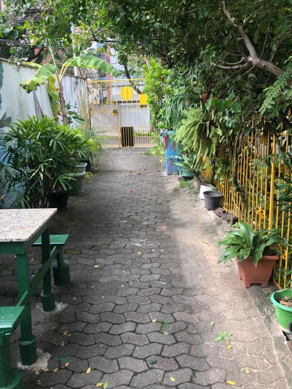 Zahrada ubytování Onça da Praia Hostel
