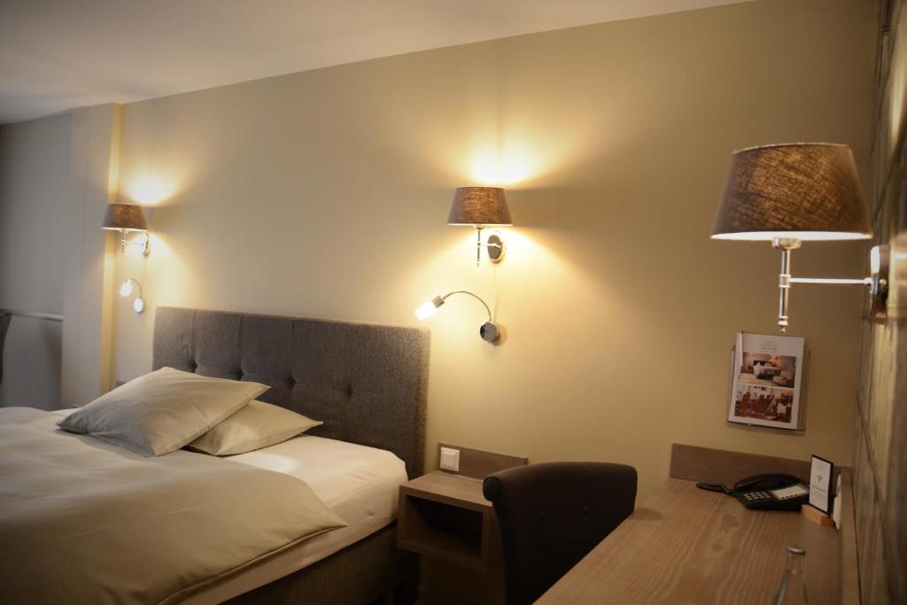 Postel nebo postele na pokoji v ubytování Parkhotel Langenthal