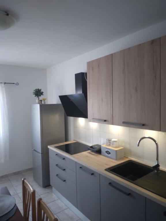 Kuchyň nebo kuchyňský kout v ubytování Apartman Maja