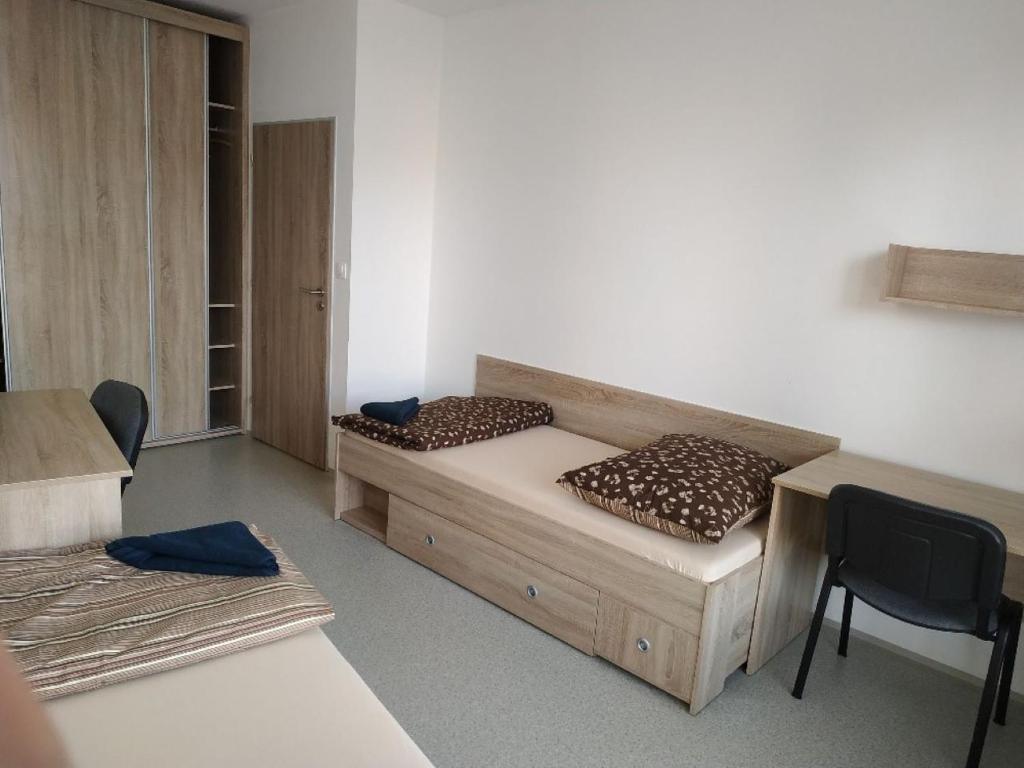 Postel nebo postele na pokoji v ubytování Ubytovací zařízení Koleje Pedagog