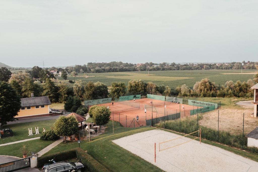 Tennis- og/eða veggtennisaðstaða á Ferienhaus im Weingarten eða í nágrenninu