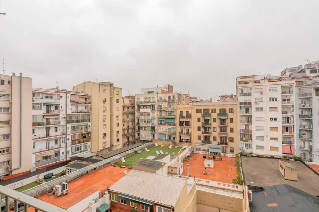Nespecifikovaný výhled na destinaci Barcelona nebo výhled na město při pohledu z apartmánu
