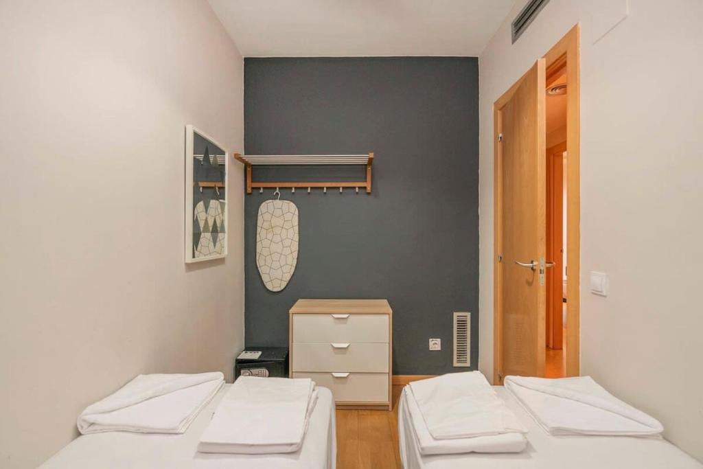 Postel nebo postele na pokoji v ubytování Modern and bright apartment in Eixample 5-1