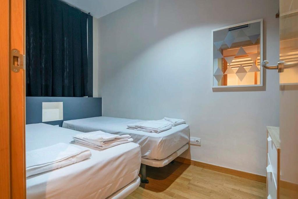Postel nebo postele na pokoji v ubytování Modern and bright apartment in Eixample 5-1
