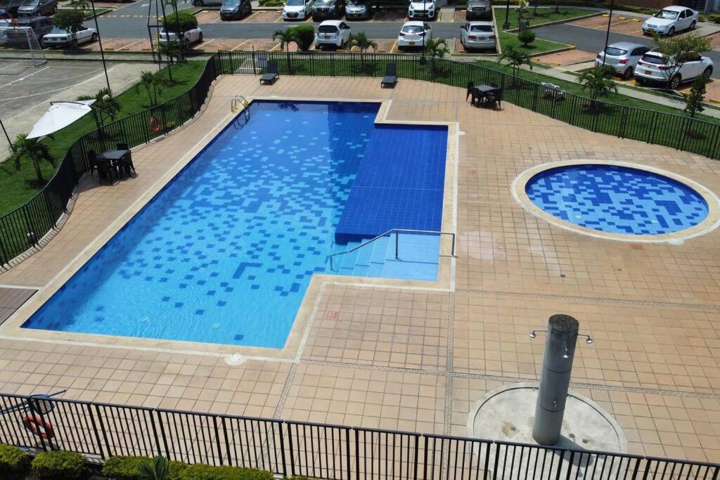 วิวสระว่ายน้ำที่ Apartamento en cuarto piso en Turquesa. หรือบริเวณใกล้เคียง