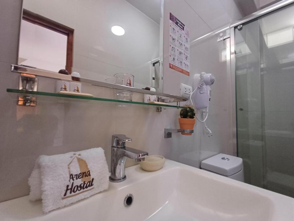 Koupelna v ubytování Arena Hostal