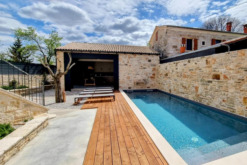 Bazén v ubytovaní !!NEW 2023!! Villa Qualia - Heated pool, 4 bedrooms, modern interior alebo v jeho blízkosti