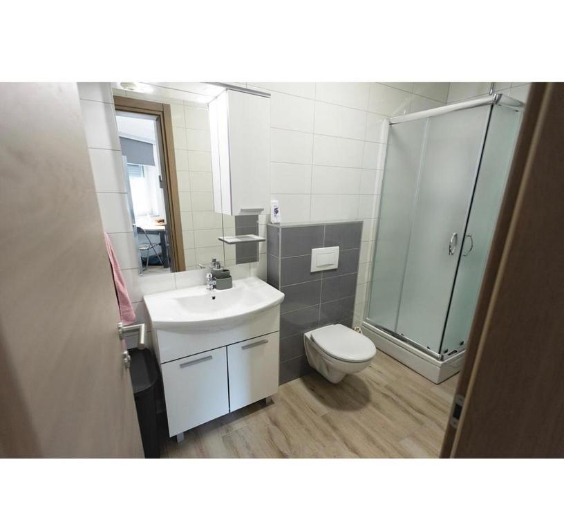 Koupelna v ubytování Apartmani Jedro