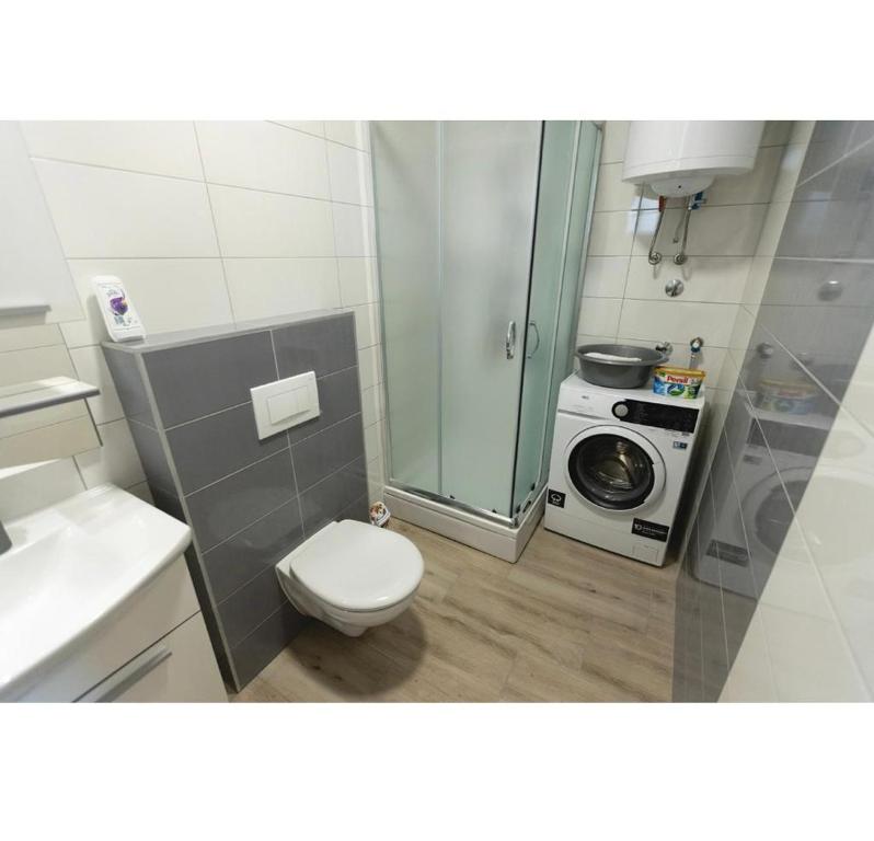 Koupelna v ubytování Apartmani Jedro