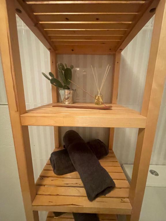 a wooden shelf with a hat and a plant on it at Villa Flores Mijas Fuengirola in Santa Fe de los Boliches