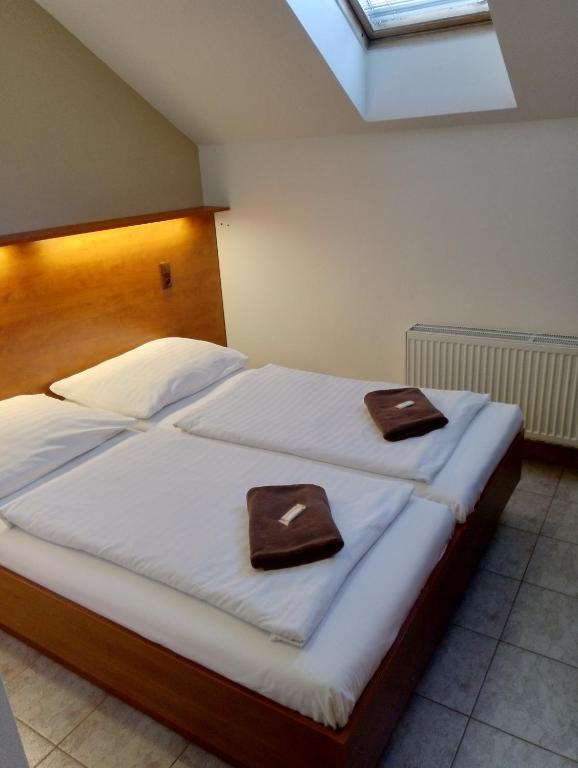 Postel nebo postele na pokoji v ubytování Beta Pension